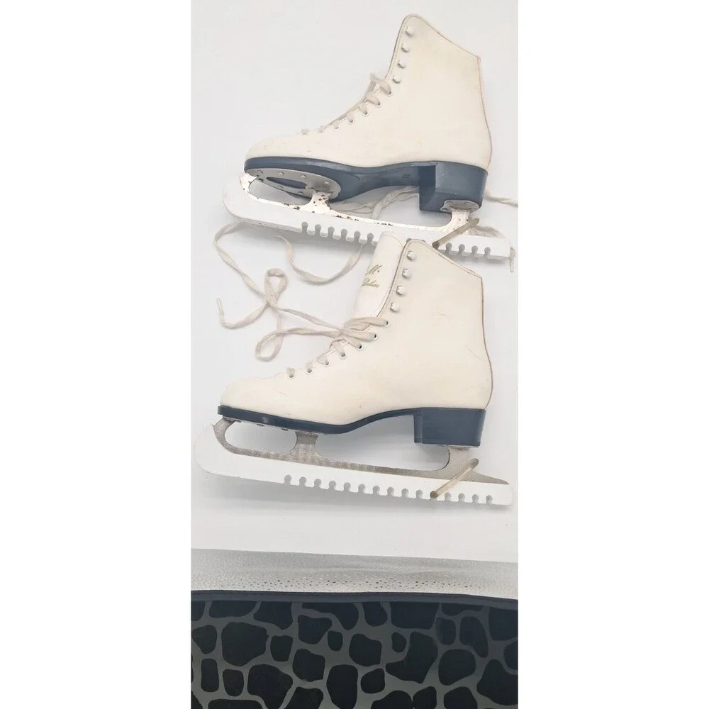 CCM Champion Deluxe Skates Ladies Sz 11 Figure Ice Skates